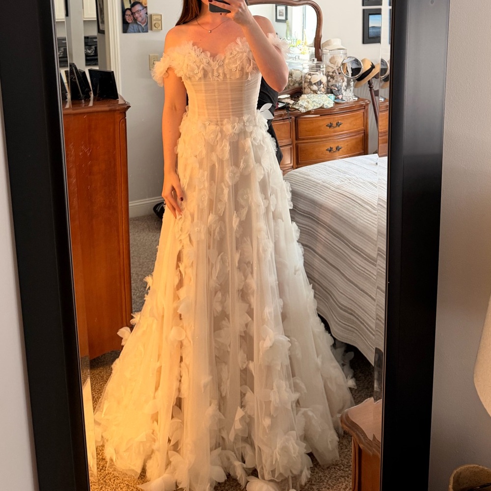 Romantic Off-Shoulder Ivory Wedding Gown with Floral Appliqués